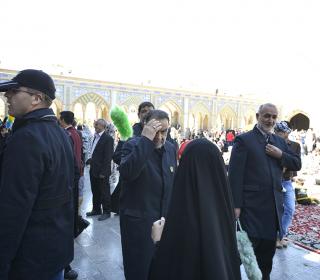 ارشاد و امر به معروف در صحن ها و رواق ها آستان مقدّس توسط پرسنل و خادمین افتخاری دایره ارشاد و امر به معروف